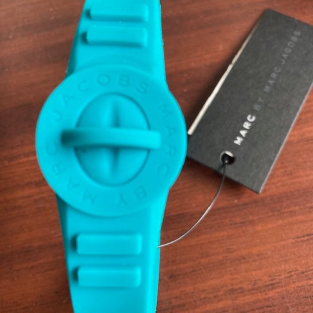 NWT Marc by Marc Jacob's silicone rubber Turnlock bracelet - NWT - wintergreen